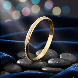 Elegant 14K Gold Women's Bracelet Good for small wrist, comes In Gift Box